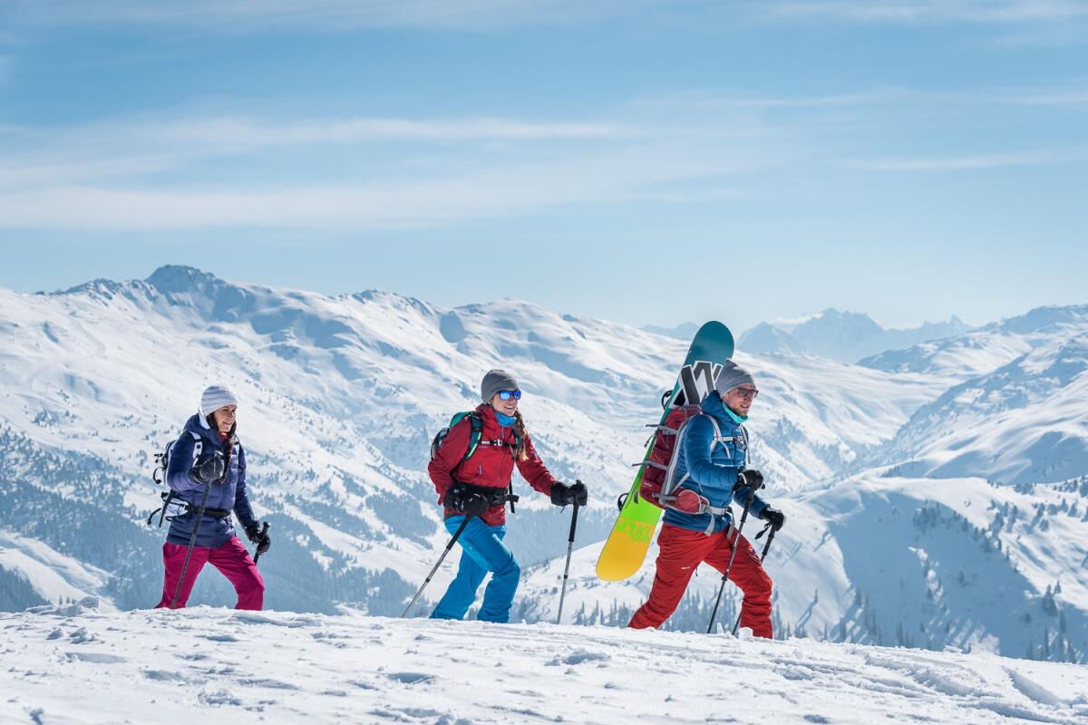 Ski tourers on the ridge near the Grafenhäusl, ski touring in the Karwendel nature park in Tyrol