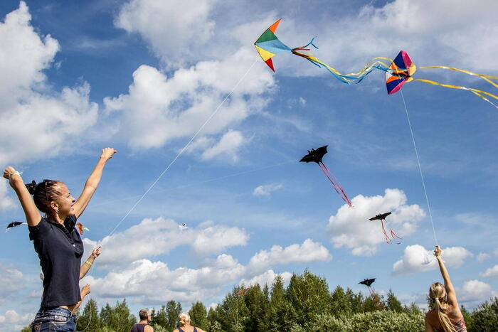 Flying a kite – activity on a hut holiday