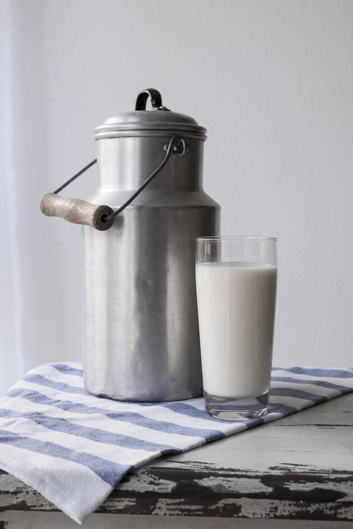 Fresh Alm milk – activity on a hut holiday