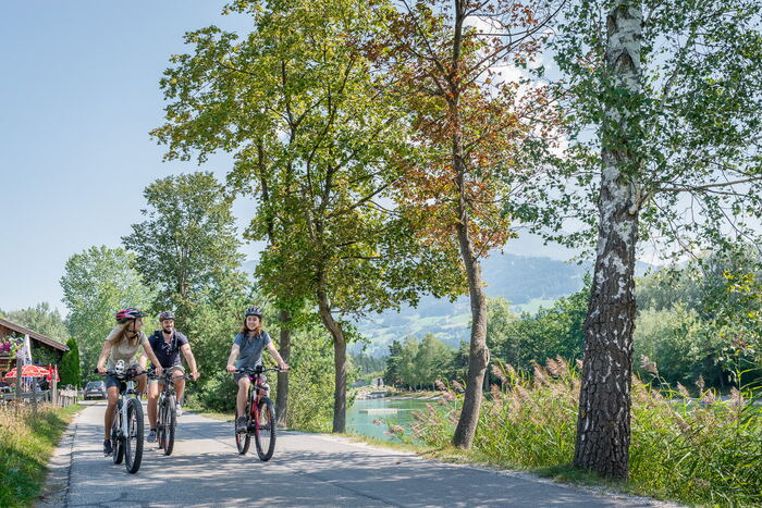 Cycle tour to the Badesee Weißlahn
