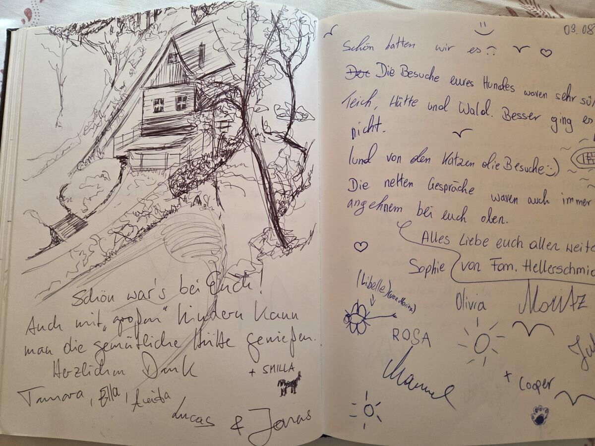 Gästebuch der Mühlenhütte mit Zeichnung der Hütte und handschriftlichen Einträgen, Pielachtal im Mostviertel