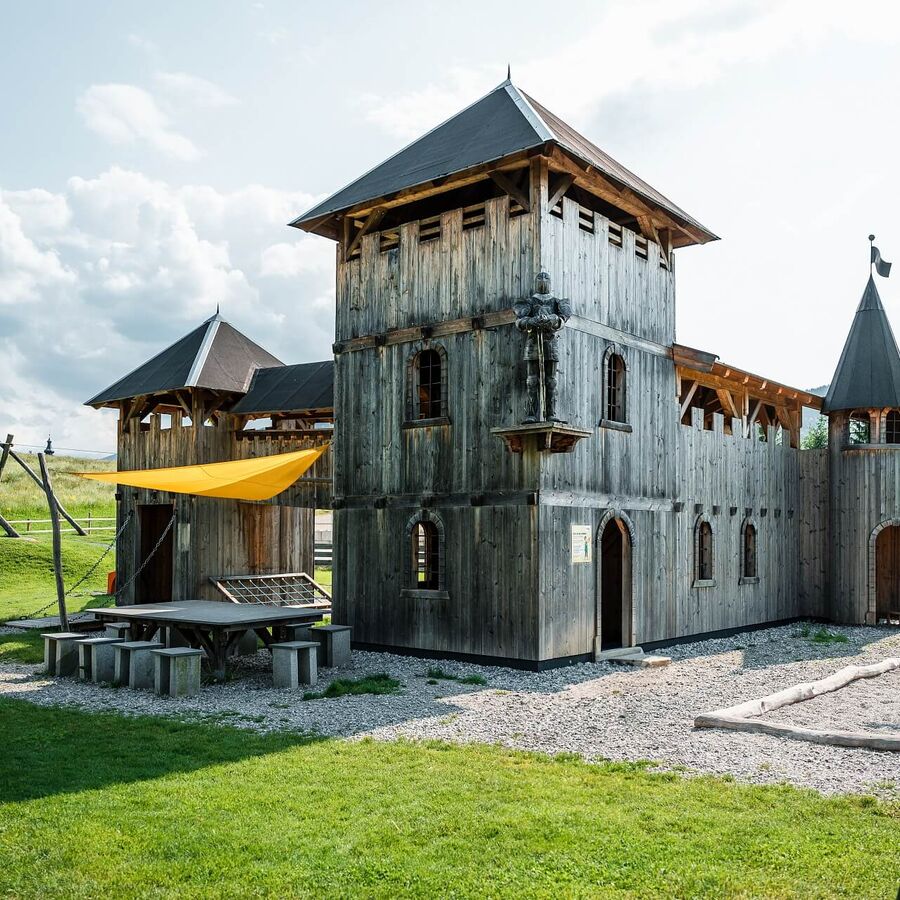 Die große Burg am Ritterspielplatz.