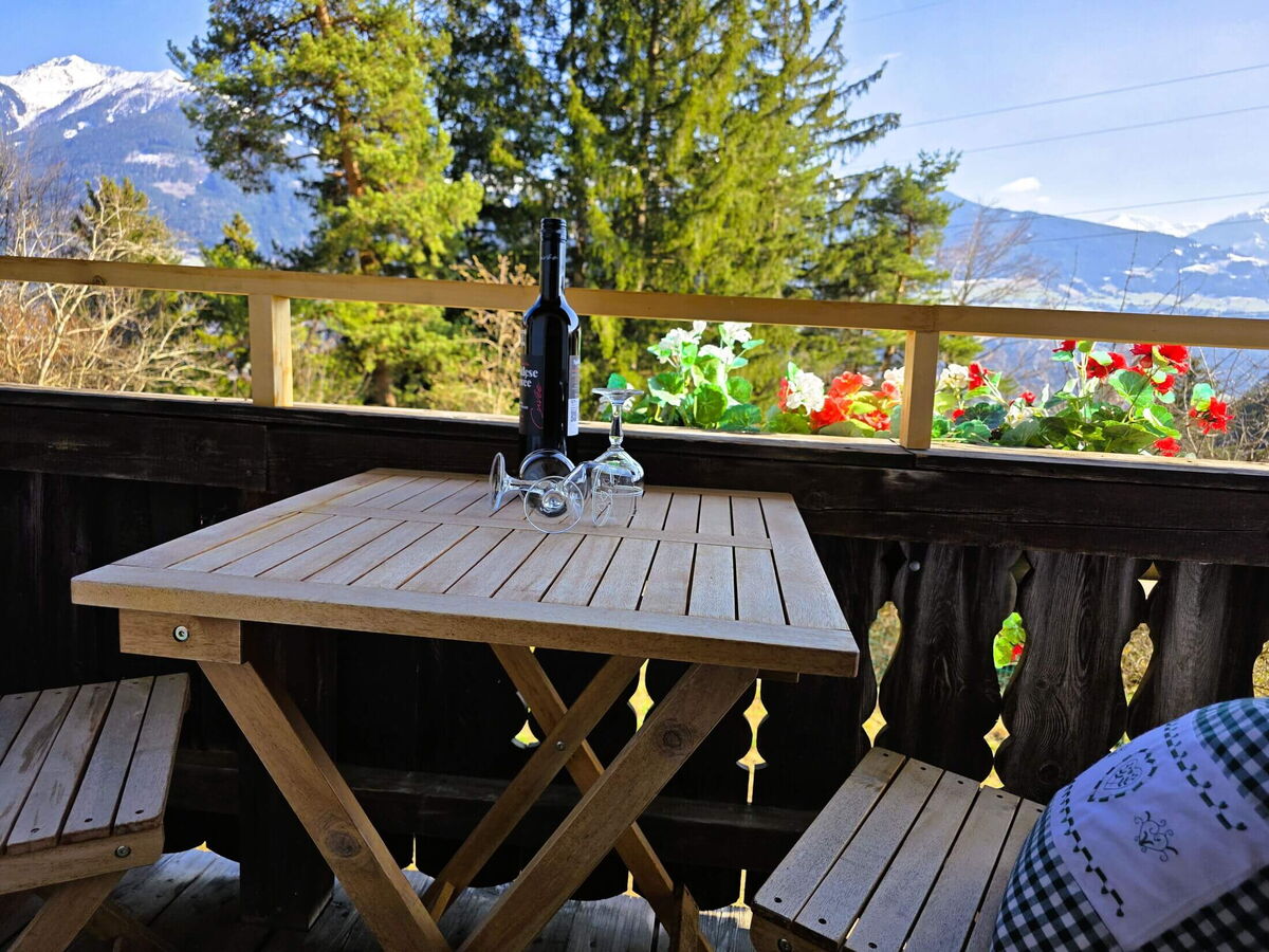 Balkon am Alpenrehblick am Vomperberg mit Bergblick, Landhaus für 7 Personen in Tirol
