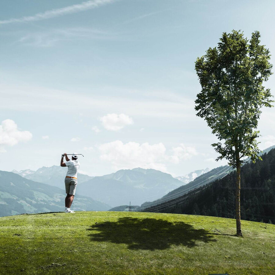 Beim Golfen am großzügigen Golfplatz in Uderns.