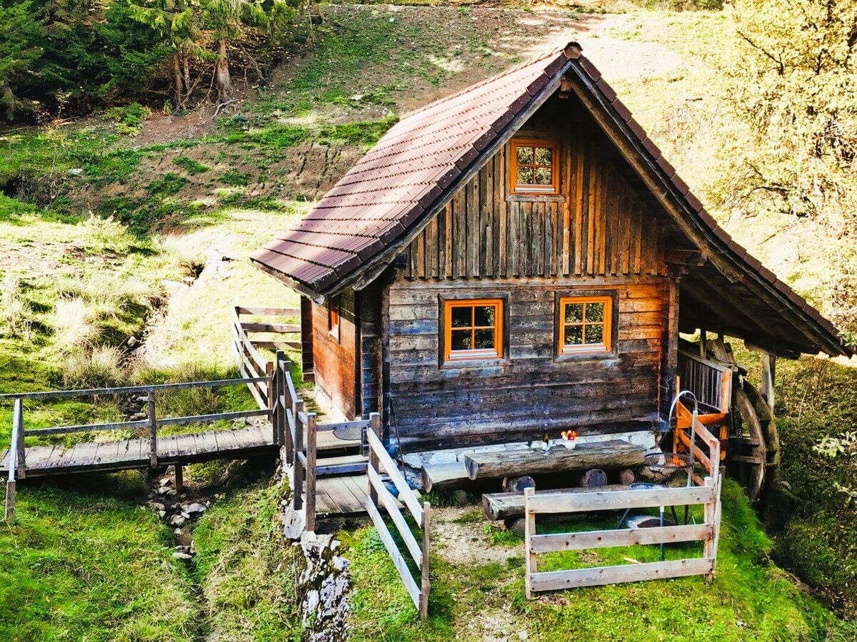 Mühlenhütte in Alleinlage mit Wiese im Pielachtal, ruhige Sommerhütte im Mostviertel