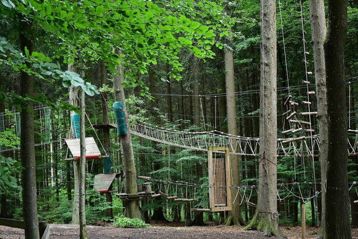 Climbing in the high ropes course – activity on a hut holiday