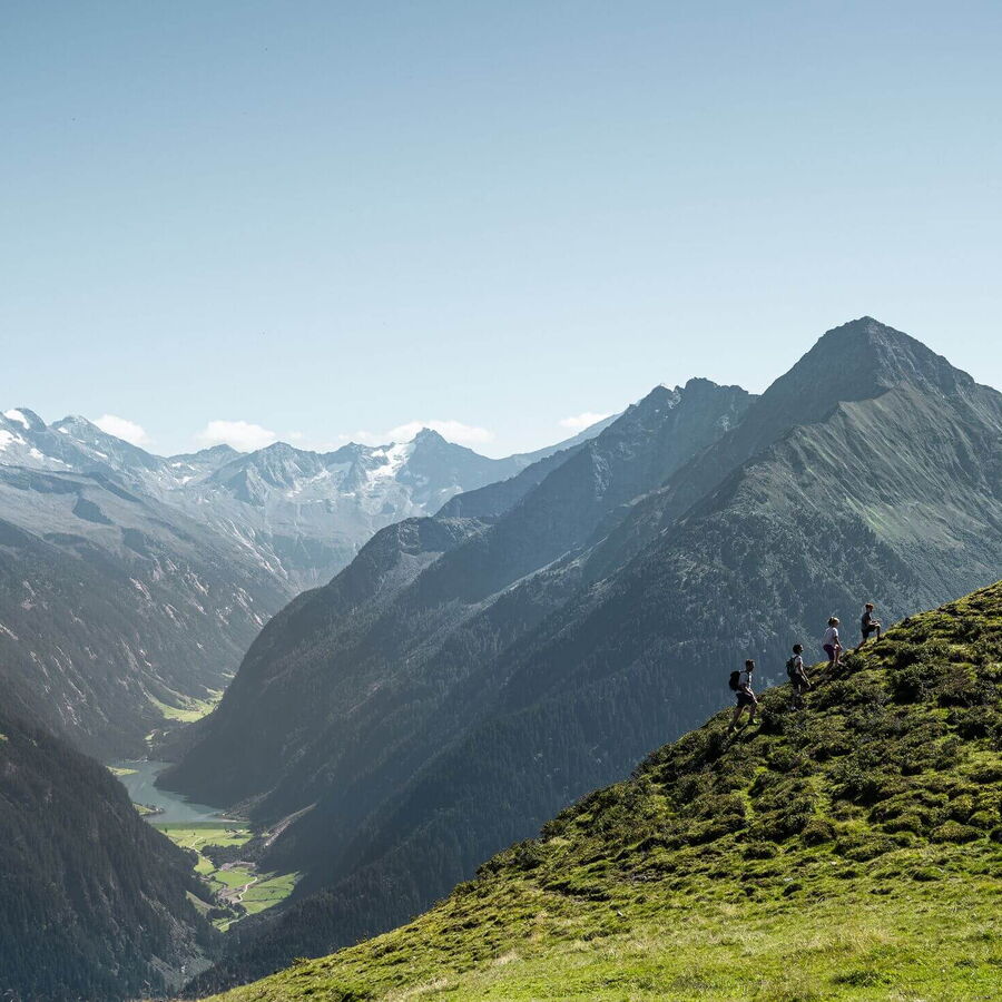 Gipfel über Gipfel die man sieht beim wandern auf den Penken.