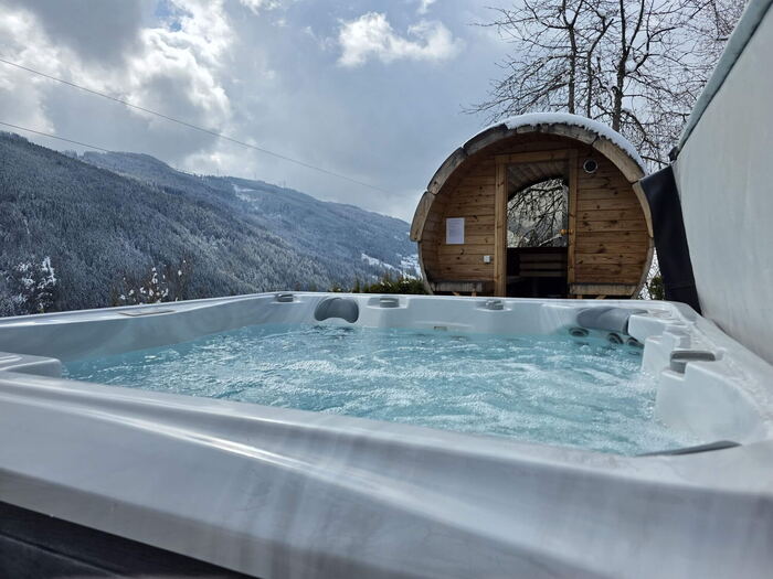 Sauna & Whirlpool