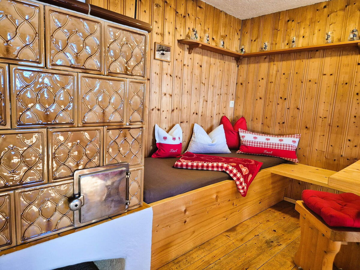Authentic tiled stove in the Breitbergalm, rustic mountain cabin for groups on the Fügenberg in the Zillertal, Tyrol