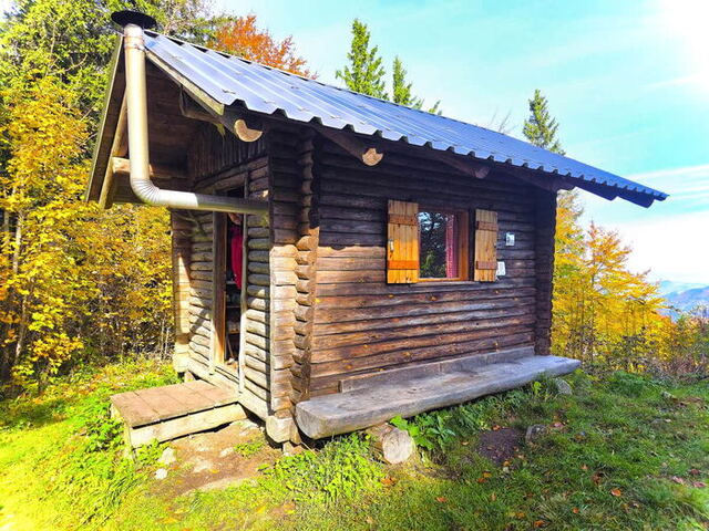 Außenansicht der Abenteurer-Hütte in Niederösterreich in Alleinlage - Berghütte zu mieten