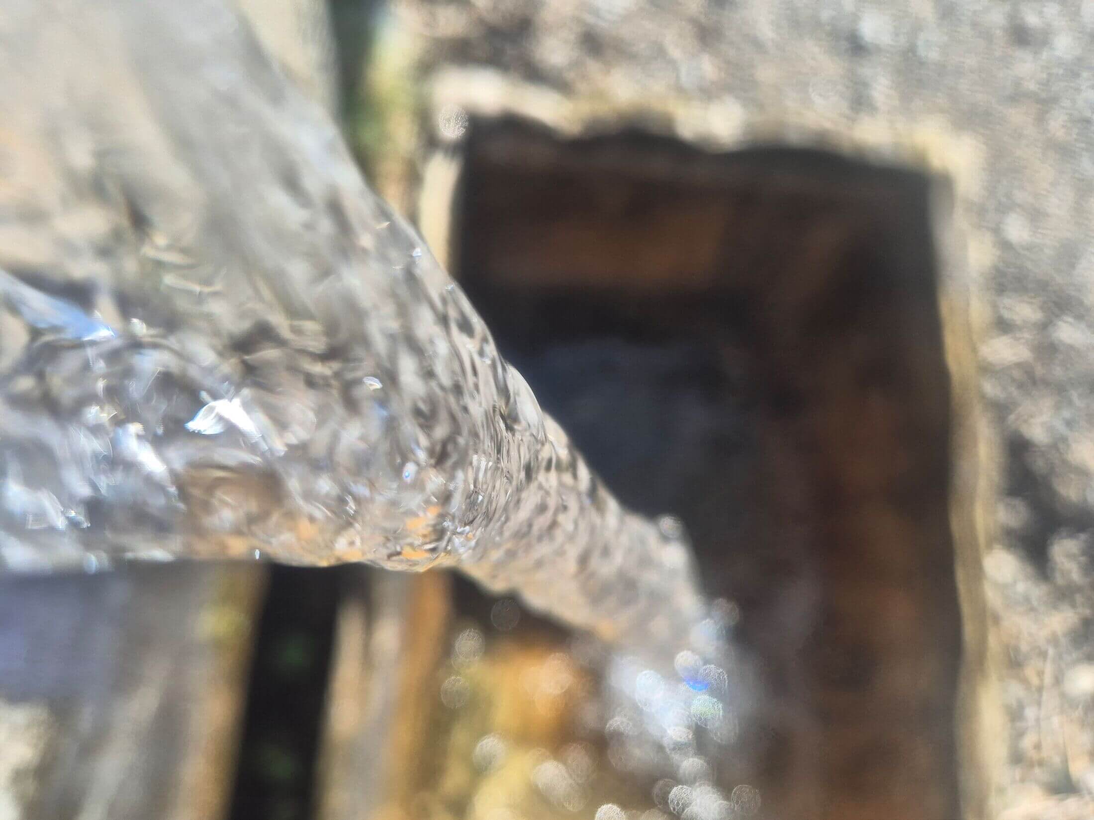 Drinking spring water – activity on a hut holiday