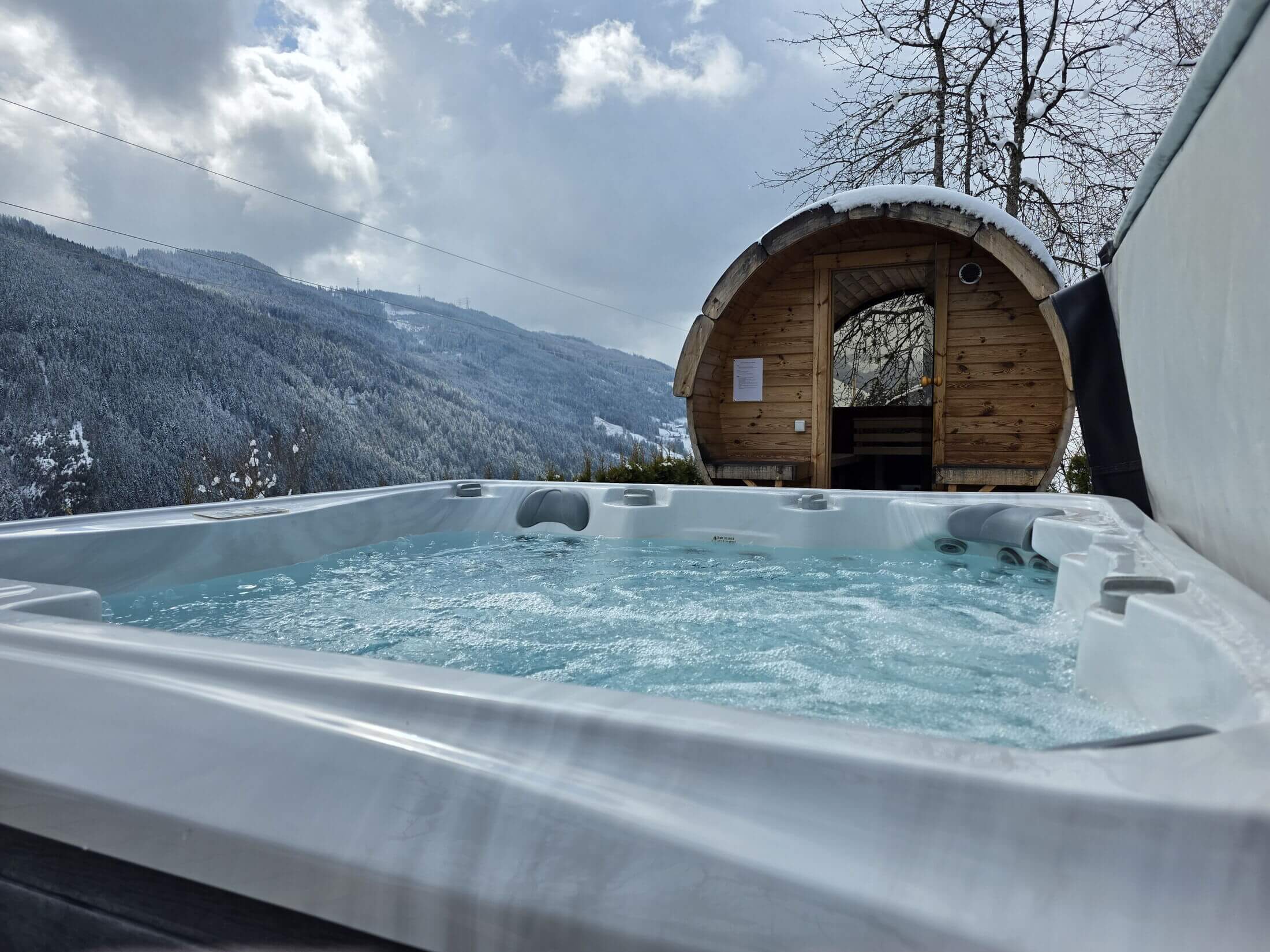 Sauna & Whirlpool
